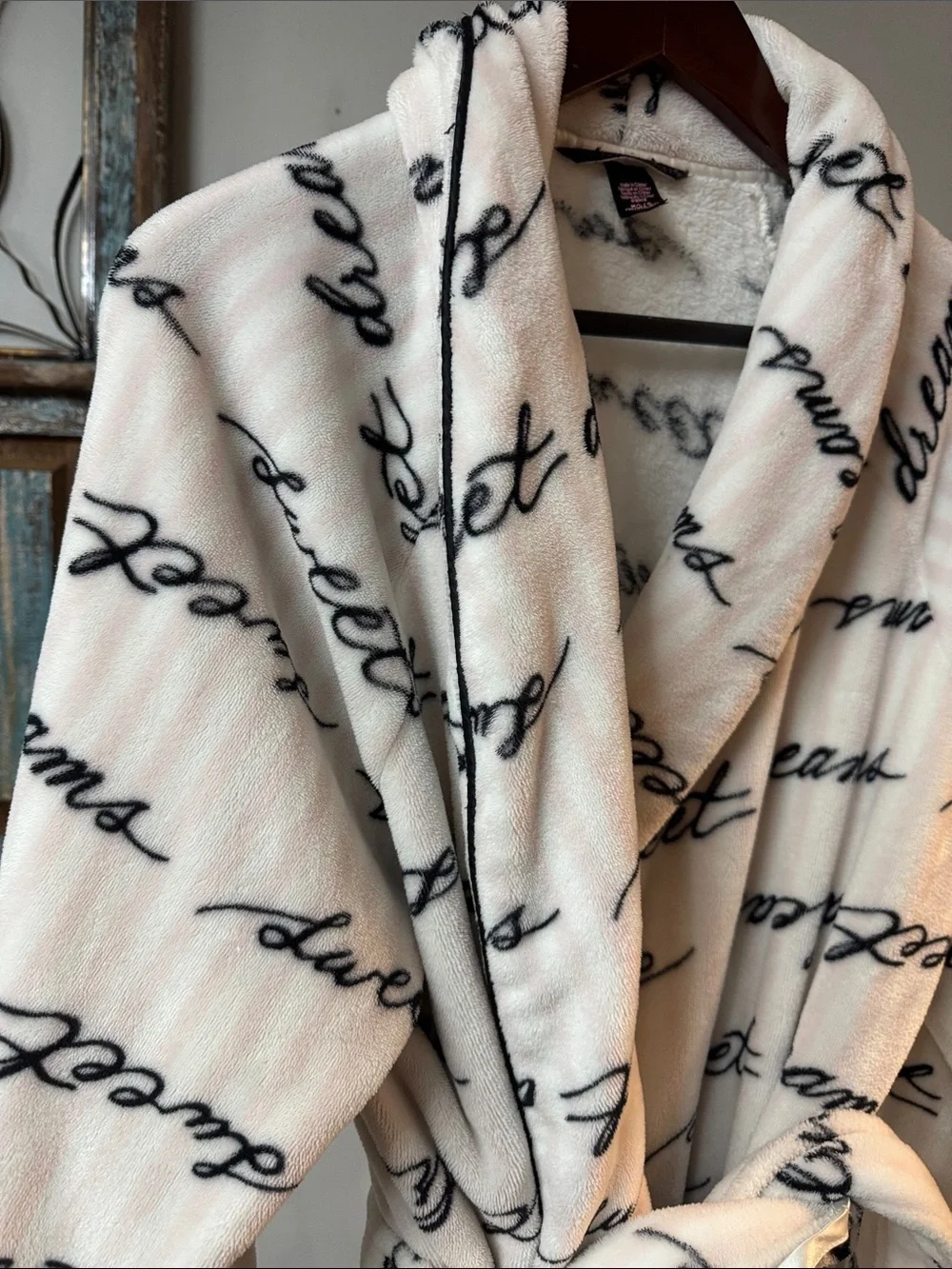 Victoria's Secret white and pink striped Script Plush Robe M/L